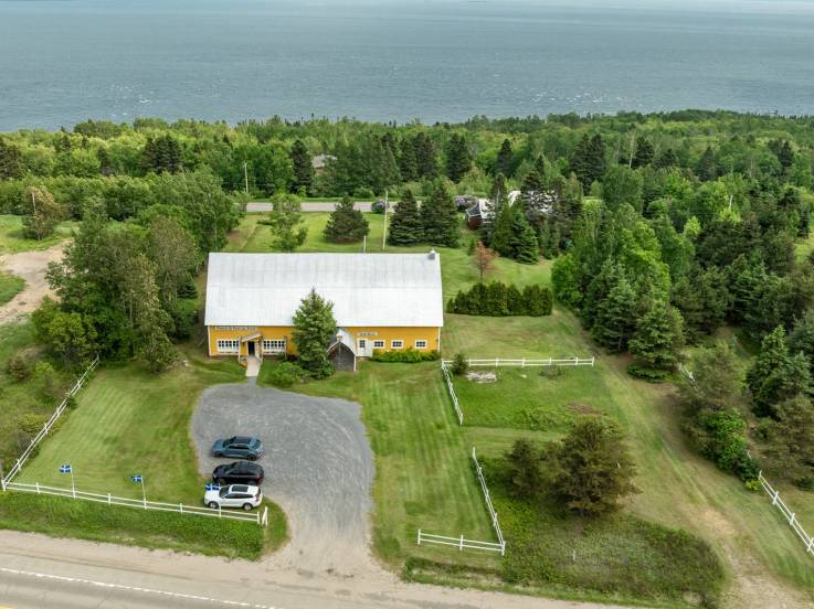 Bâtiment commercial à vendre - Saint-Siméon, Charlevoix (SS069)