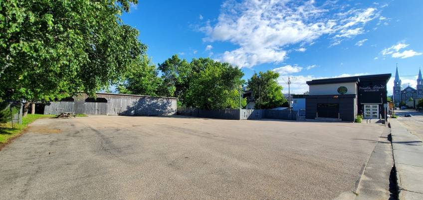 4 - Bâtiment commercial à vendre, Baie-Saint-Paul (Code - sp850, Charlevoix)