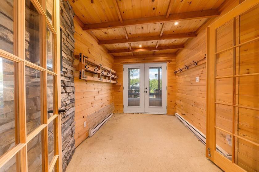 9 - Maison à vendre, Saint-Urbain (Code - su081, Charlevoix)
