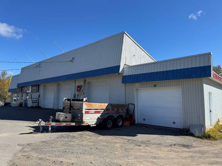 1 - Bâtiment commercial à vendre, Saint-Ferréol-les-Neiges (Code - sfn011, Charlevoix)