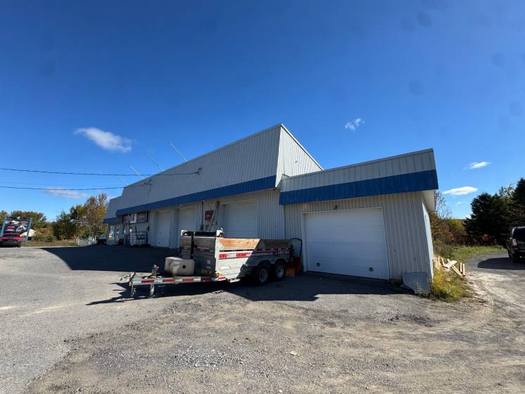 15 - Bâtiment commercial à vendre, Saint-Ferréol-les-Neiges (Code - sfn011, Charlevoix)