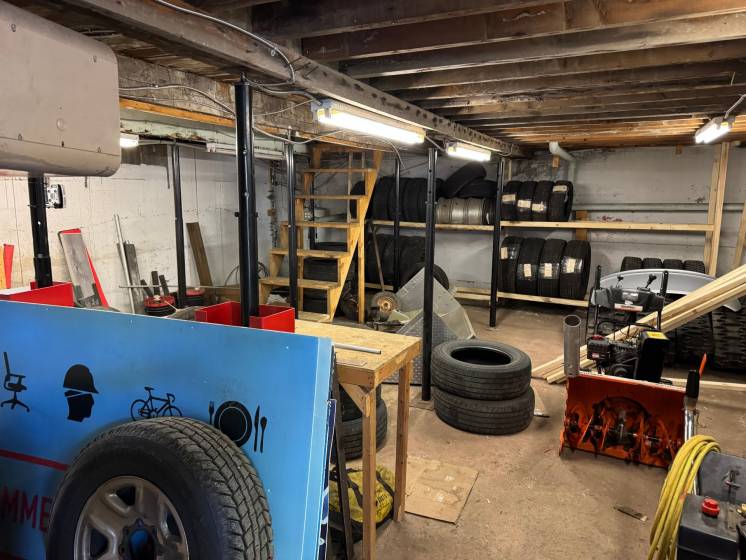 7 - Bâtiment commercial à vendre, Saint-Ferréol-les-Neiges (Code - sfn011, Charlevoix)