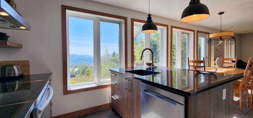 8 - Maison à vendre, Saint-Urbain (Code - su085, Charlevoix)