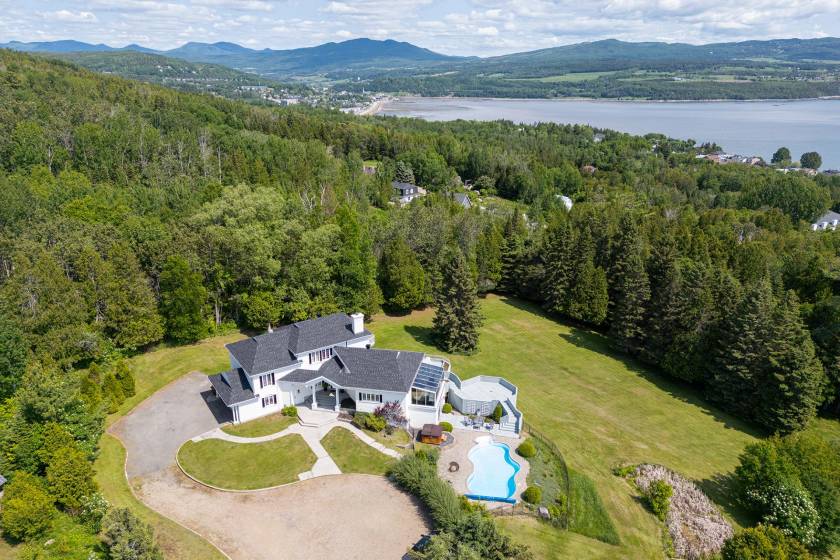 32 - Maison à vendre, La Malbaie (Code - mb411, Charlevoix)