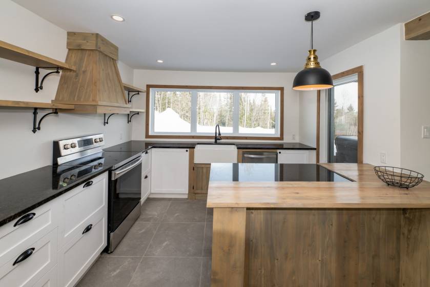 35 - Maison à vendre, Saint-Urbain (Code - su087, Charlevoix)